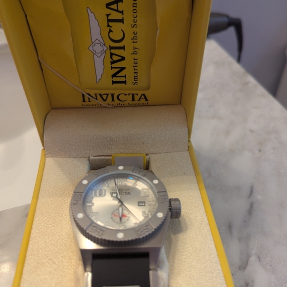 New in box Invicta men's watch - Picture 3 of 6